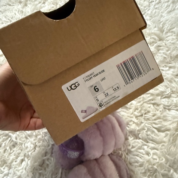 UGG Kids Lilac Fluffy Slippers - Picture 3 of 4